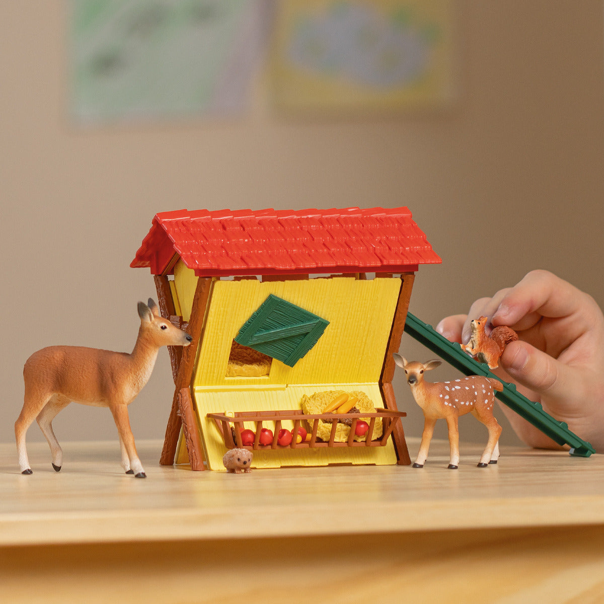 Feeding the Forest Animals 42658 | Schleich USA Inc.