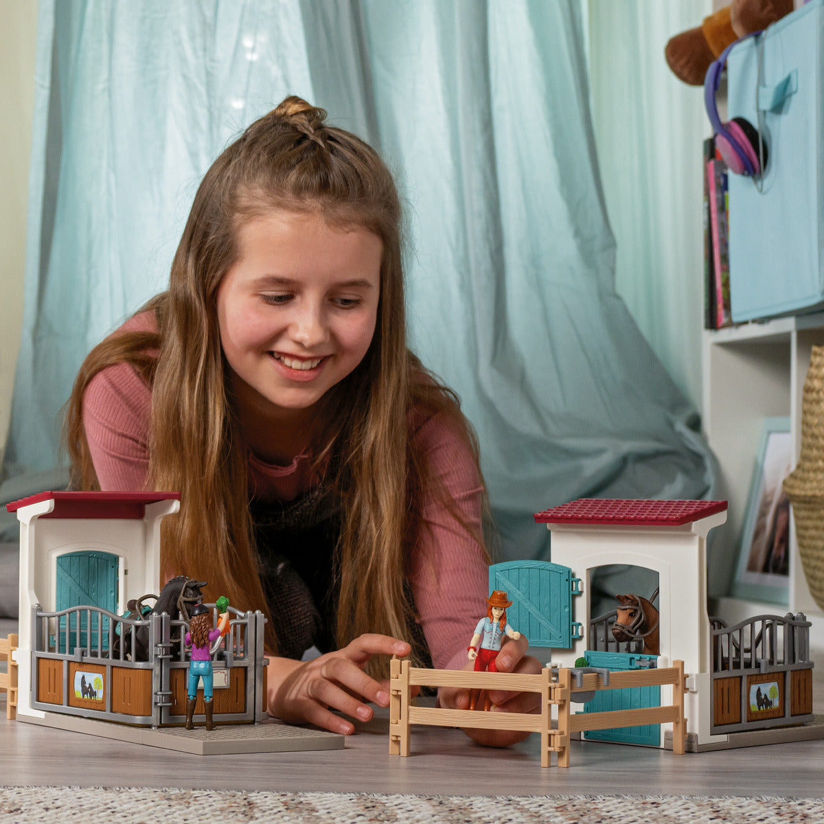 Horse Box with HORSE CLUB Lisa & Storm 42709 | Schleich USA Inc.