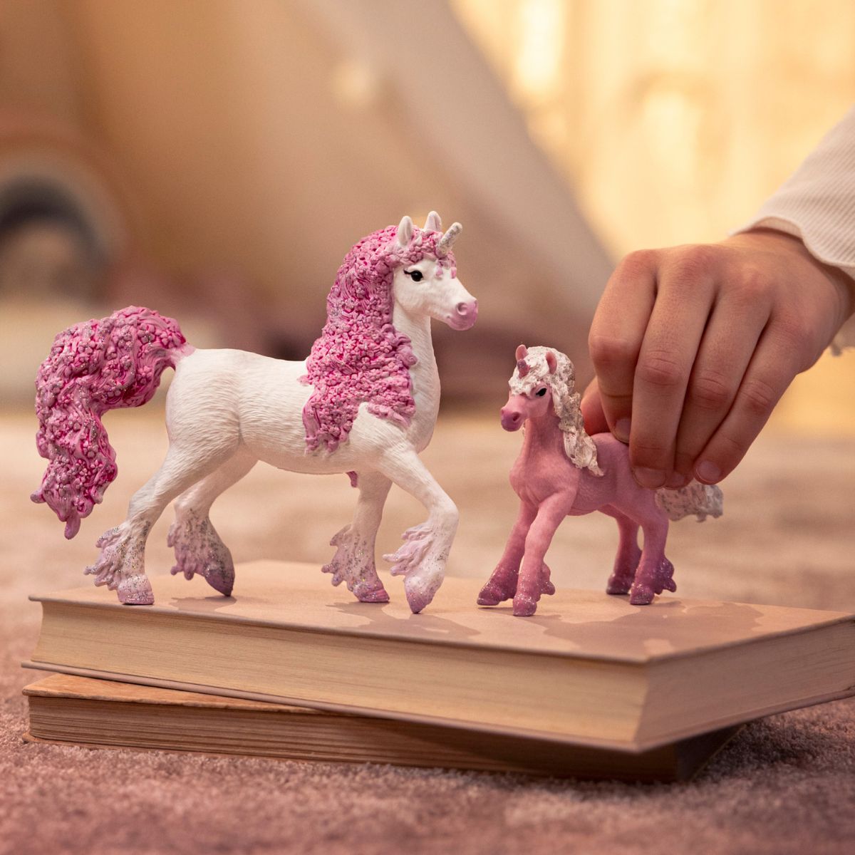 Colored unicorns modello con elementi | Vettore Gratis Colored unicorns modello con elementi | Vettore Gratis