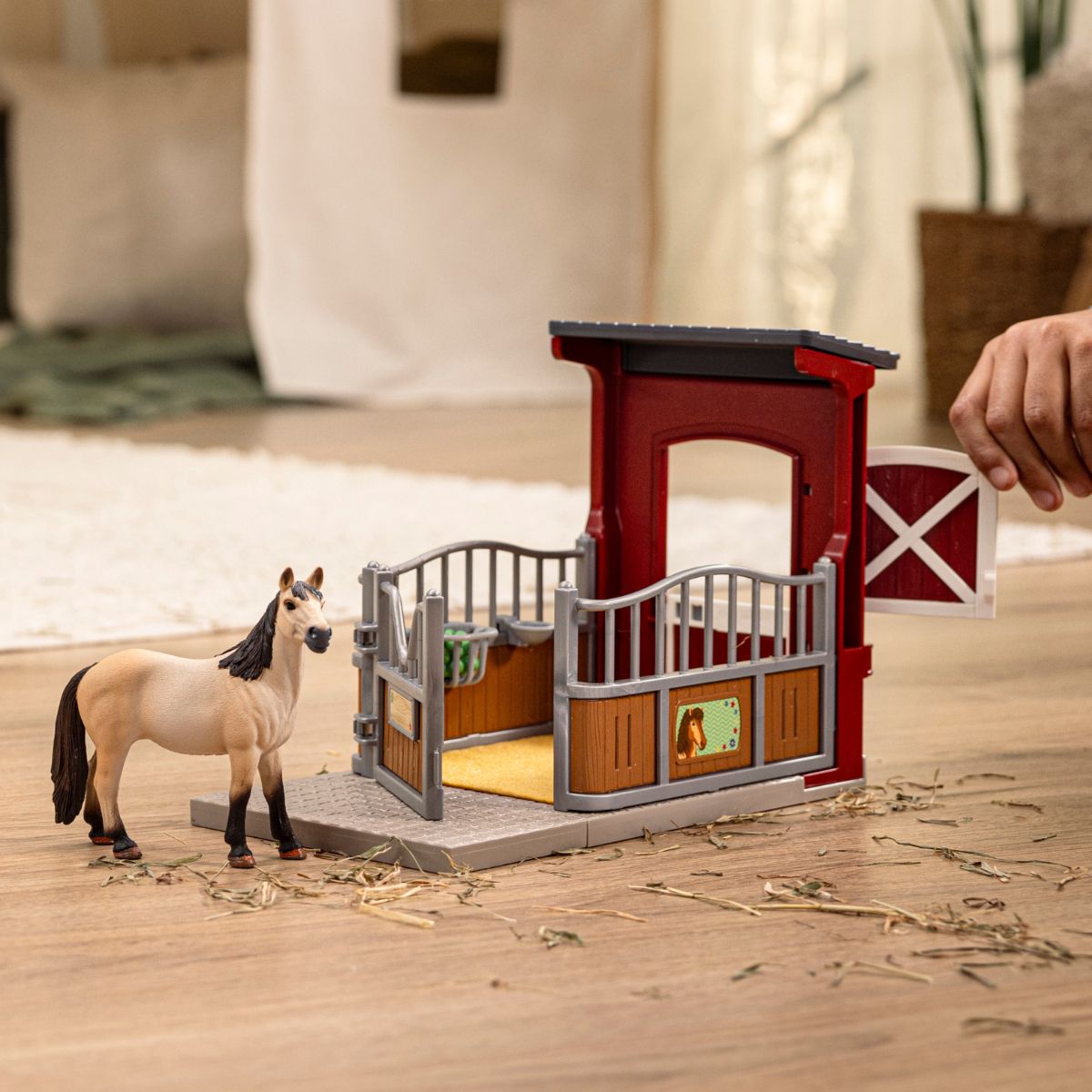 Ponybox with Mustang mare 42724 | Schleich USA Inc.