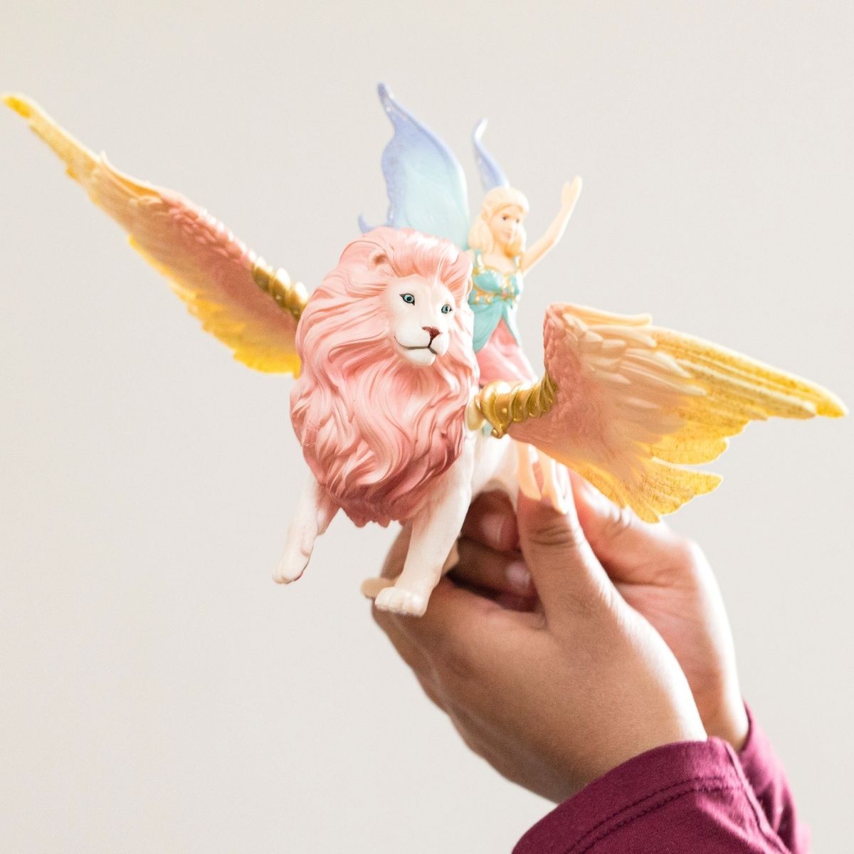 Fairy in Flight on Winged Lion 70714 | Schleich USA Inc.