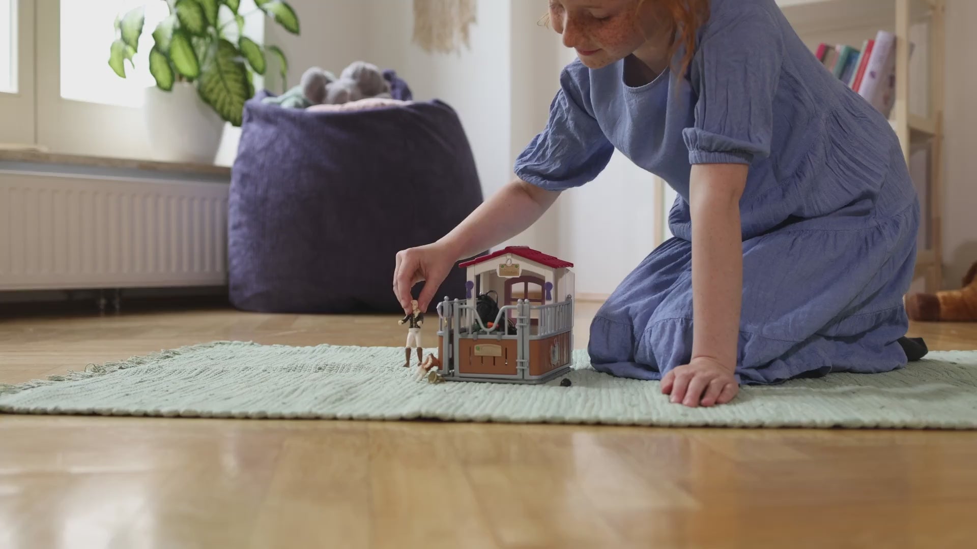 Horse Box with HORSE CLUB Tori & Princess 42437 | Schleich USA Inc.