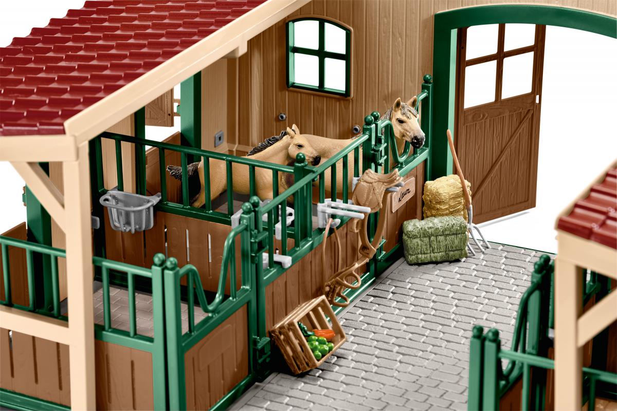 Schleich store wooden stable